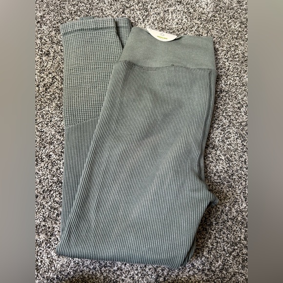 Three pairs of Aerie leggings size large - Picture 5 of 15